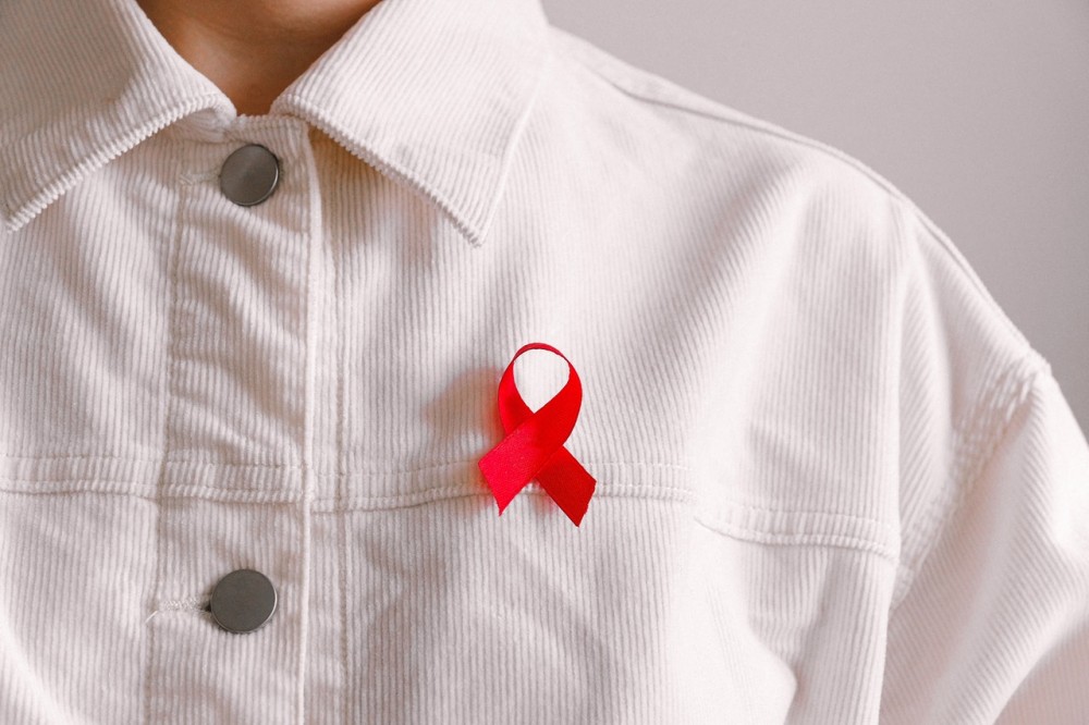 كيف ينتشر فيروس نقص المناعة البشرية / الإيدز؟